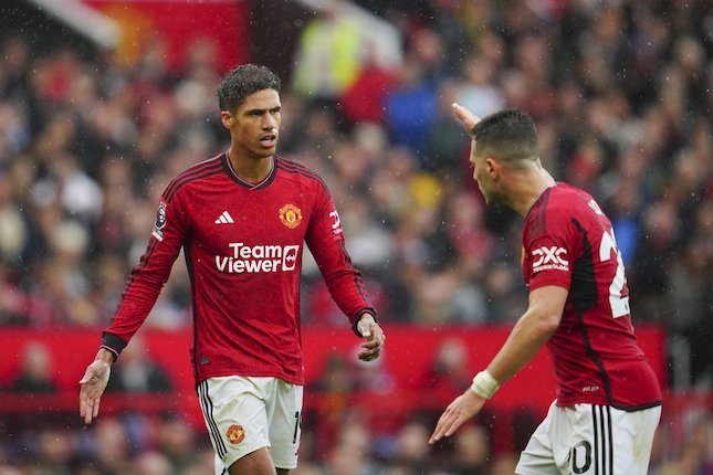 Raphael Varane Tidak Tergoda Uang Arab Saudi