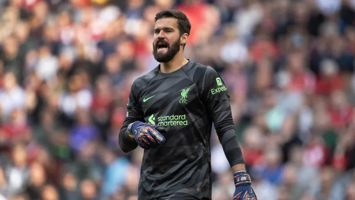 Alisson Becker Pilih Bertahan Bersama Liverpool di Musim Depan