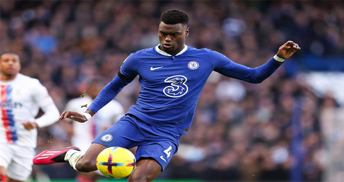 Chelsea Menjamin Masa Depan Bek Mereka Benoit Badishile