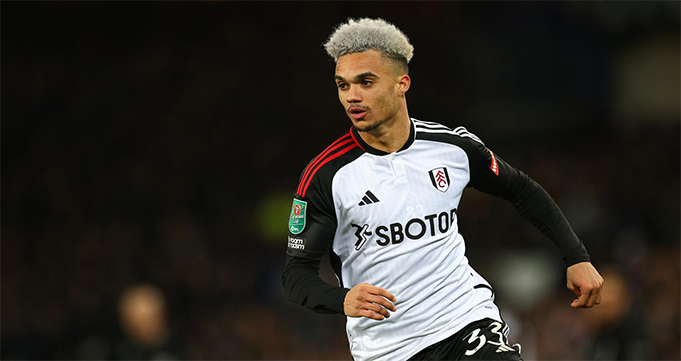 Liverpool Incar Salah Satu Bek Fulham di 2025