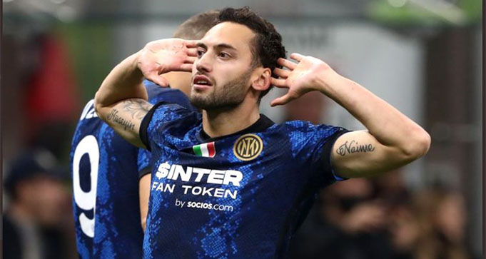 MU Lakukan Pendekatan Untuk Boyong Hakan Calhanoglu