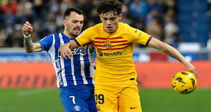 Barcelona Siap Lepas Bek Muda Demi Seimbangkan Keuangan